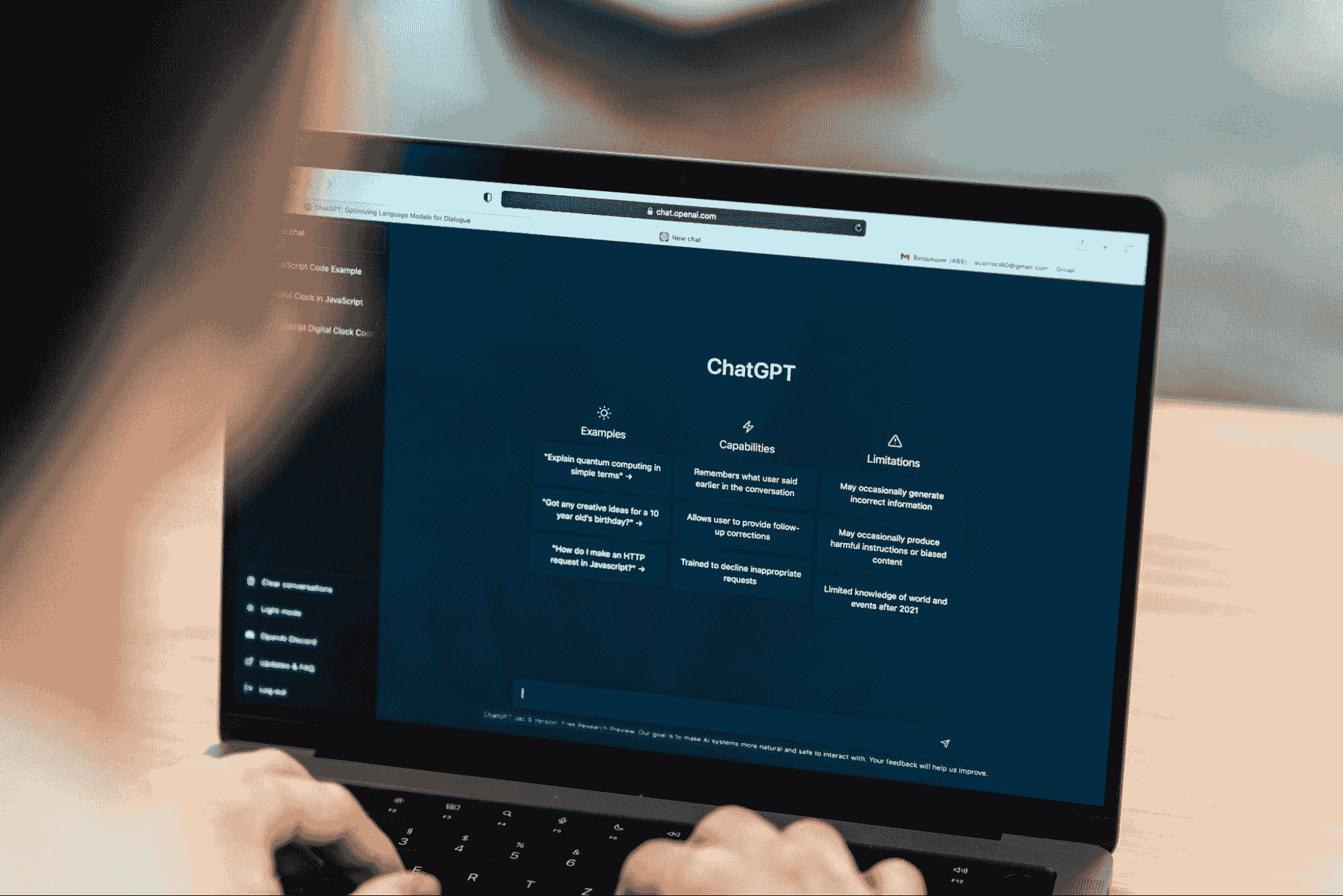 使用这些课程构建一个类似 ChatGPT 的聊天机器人